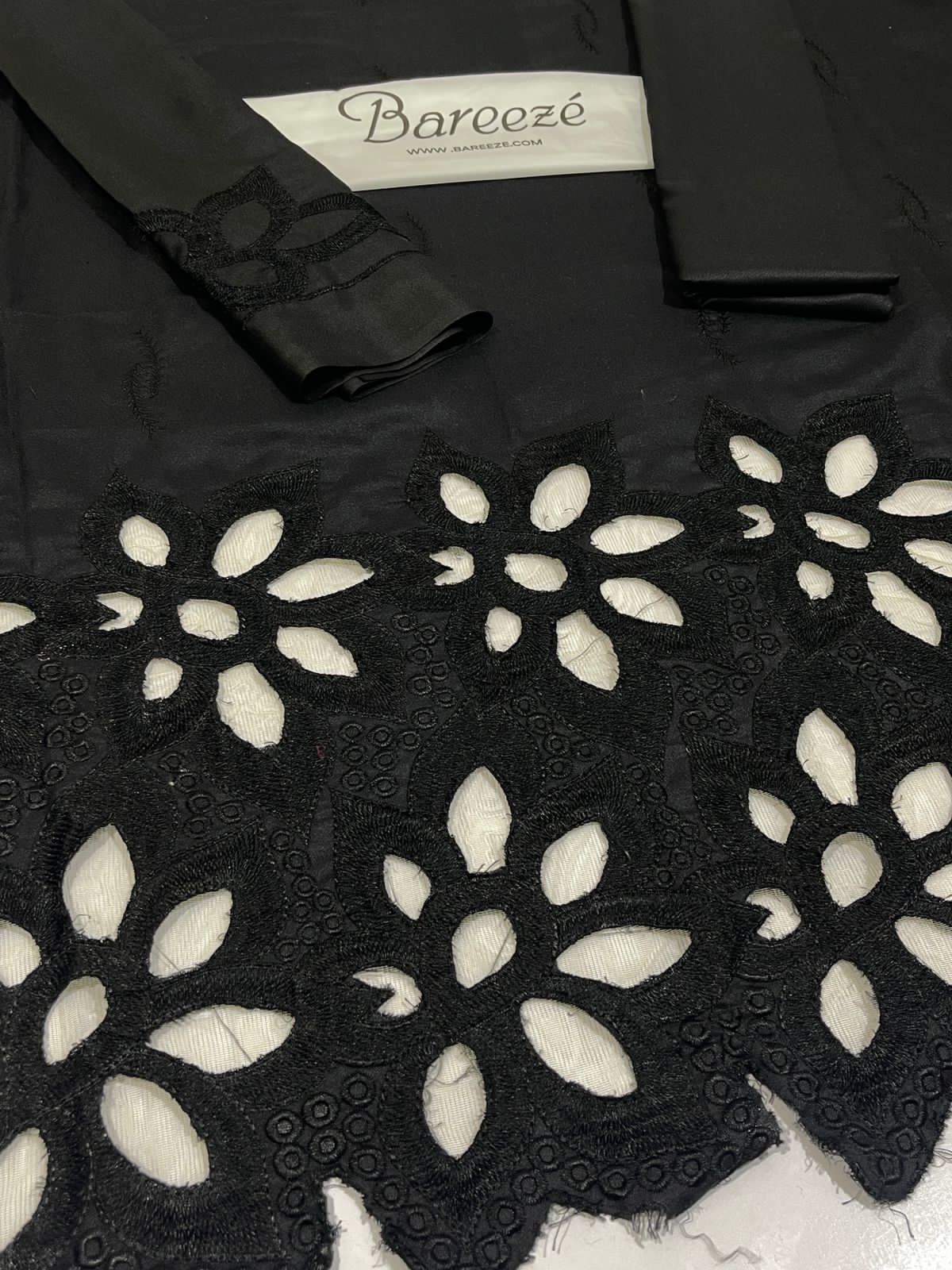 Tawakal Winter Collection 2025 | 2PC Dhanak Embroidered Suit – Shirt & Trouser