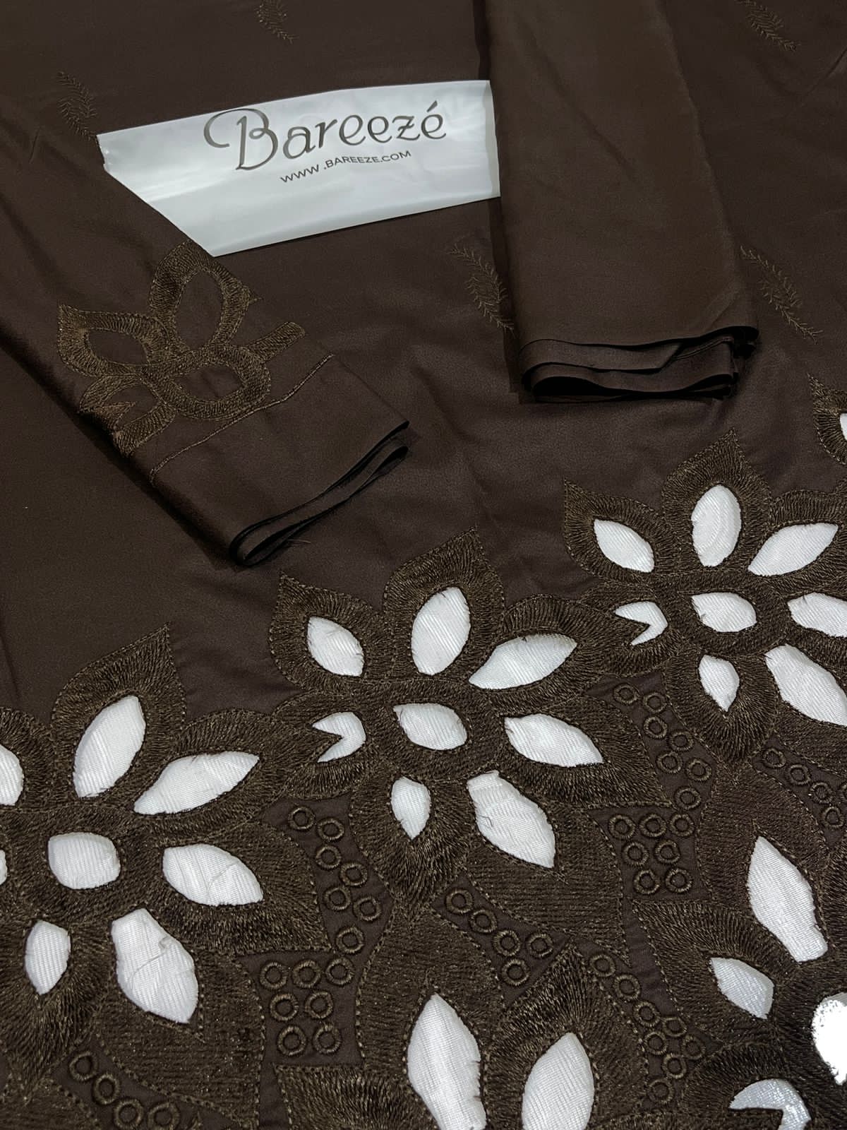 Tawakal Winter Collection 2025 | 2PC Dhanak Embroidered Suit – Shirt & Trouser